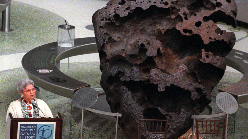 Illustration for article titled 30 Starry Wonders Hiding Inside of Dull Meteorites
